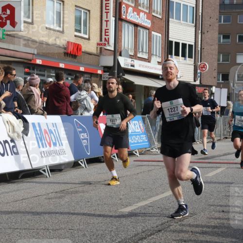 15.09.2024 - PSD Bank Halbmarathon Michael Strokosch http://msf.ph/oto/7060835 15.09.2024 11:44:21 Ziel 962, 1166, 1179, 1180, 1227, 1256, 1275, 1282, 1317, 1389, 1450, 1628, 2496, 2554, 2556, 2667, 3515 meine-sportfotos.de
