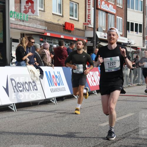 15.09.2024 - PSD Bank Halbmarathon Michael Strokosch http://msf.ph/oto/7060837 15.09.2024 11:44:21 Ziel 962, 1166, 1179, 1180, 1227, 1256, 1275, 1282, 1317, 1389, 1450, 1628, 2496, 2554, 2556, 2667, 3515 meine-sportfotos.de