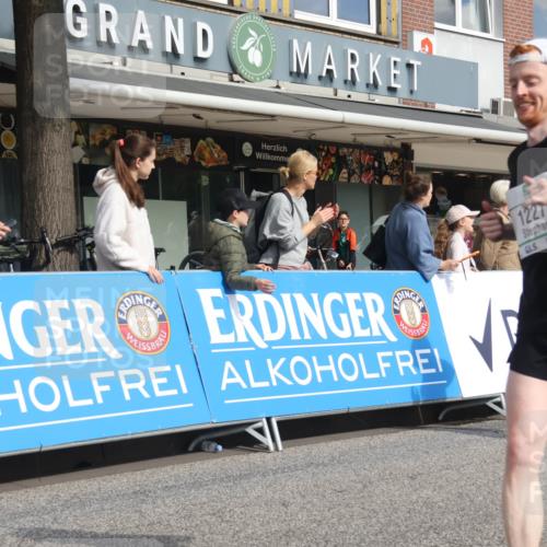 15.09.2024 - PSD Bank Halbmarathon Michael Strokosch http://msf.ph/oto/7060843 15.09.2024 11:44:22 Ziel 442, 962, 1166, 1179, 1180, 1227, 1256, 1275, 1282, 1317, 1389, 1450, 1628, 2496, 2554, 2556, 2667, 3515 meine-sportfotos.de