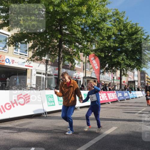 15.09.2024 - PSD Bank Halbmarathon Miley Keyser http://msf.ph/oto/7060911 15.09.2024 10:33:21 Ziel 224, 304 meine-sportfotos.de