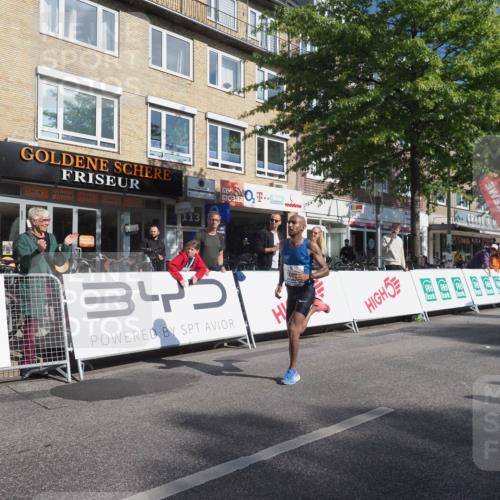 15.09.2024 - PSD Bank Halbmarathon Miley Keyser http://msf.ph/oto/7061066 15.09.2024 11:01:59 Ziel 447, 448, 1001 meine-sportfotos.de