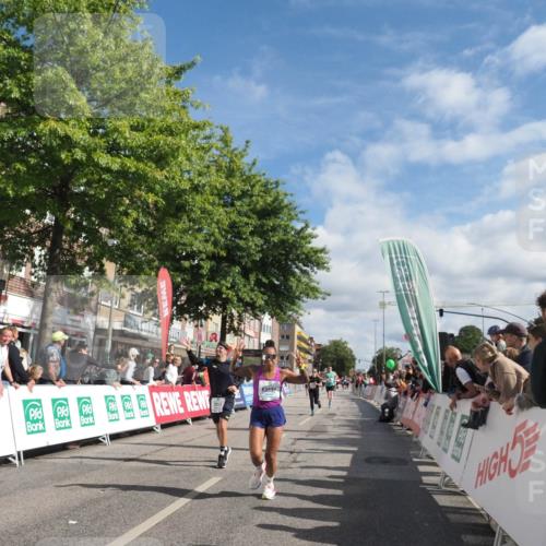 15.09.2024 - PSD Bank Halbmarathon Miley Keyser http://msf.ph/oto/7061178 15.09.2024 12:09:53 Ziel 1694, 1820, 2053, 2327, 2788, 2892, 2993, 3238, 3532 meine-sportfotos.de