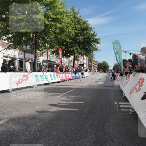 15.09.2024 - PSD Bank Halbmarathon Miley Keyser http://msf.ph/oto/7061218 15.09.2024 11:04:36 Ziel 451, 453 meine-sportfotos.de