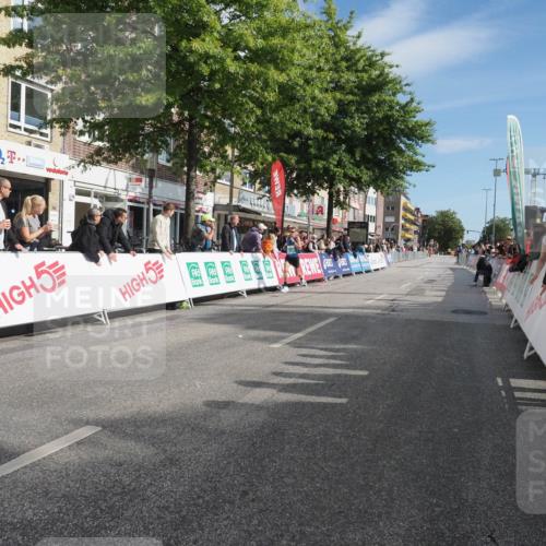 15.09.2024 - PSD Bank Halbmarathon Miley Keyser http://msf.ph/oto/7061395 15.09.2024 11:05:51 Ziel 450, 452 meine-sportfotos.de