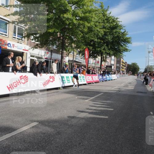 15.09.2024 - PSD Bank Halbmarathon Miley Keyser http://msf.ph/oto/7061404 15.09.2024 11:05:51 Ziel 450, 452 meine-sportfotos.de