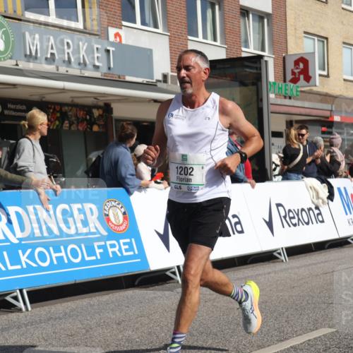 15.09.2024 - PSD Bank Halbmarathon Michael Strokosch http://msf.ph/oto/7061547 15.09.2024 11:46:28 Ziel 779, 784, 786, 1202, 1358, 1474, 1761, 2162, 2677, 2680, 2681, 3560 meine-sportfotos.de
