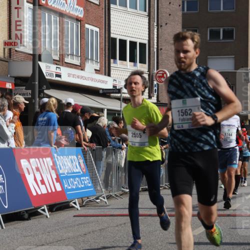 15.09.2024 - PSD Bank Halbmarathon Michael Strokosch http://msf.ph/oto/7062103 15.09.2024 11:48:03 Ziel 1200, 1264, 1305, 1356, 1513, 1527, 1562, 1688, 1744, 2051, 2509, 2555, 2563, 2745, 3556 meine-sportfotos.de