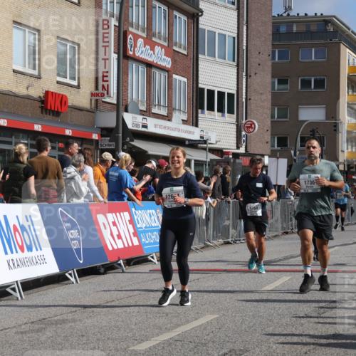15.09.2024 - PSD Bank Halbmarathon Michael Strokosch http://msf.ph/oto/7062302 15.09.2024 11:48:36 Ziel 782, 1102, 1182, 1254, 1307, 1374, 1408, 1519, 1736, 1764, 2185, 2644 meine-sportfotos.de