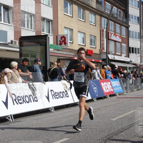 15.09.2024 - PSD Bank Halbmarathon Michael Strokosch http://msf.ph/oto/7062395 15.09.2024 11:48:54 Ziel 958, 1689, 1819, 1977, 2209, 2700 meine-sportfotos.de