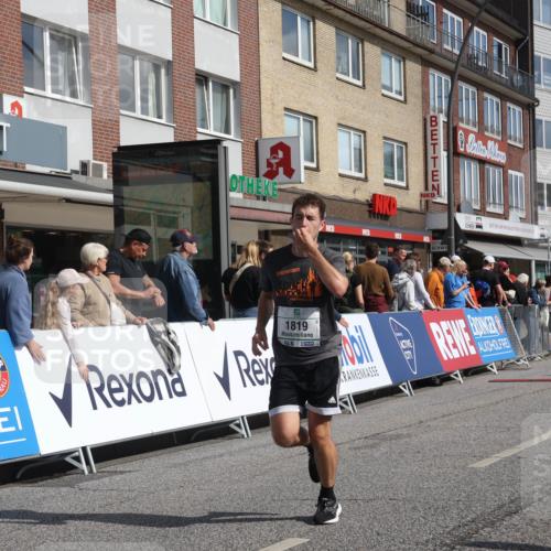 15.09.2024 - PSD Bank Halbmarathon Michael Strokosch http://msf.ph/oto/7062399 15.09.2024 11:48:55 Ziel 958, 1567, 1689, 1819, 1977, 2209, 2700 meine-sportfotos.de