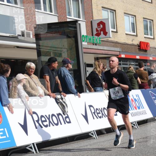 15.09.2024 - PSD Bank Halbmarathon Michael Strokosch http://msf.ph/oto/7062611 15.09.2024 11:49:35 Ziel 1229, 1475, 1525, 1579, 1620, 1796, 2096, 2701, 2768, 2838, 2857 meine-sportfotos.de