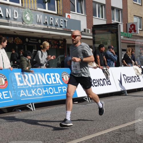 15.09.2024 - PSD Bank Halbmarathon Michael Strokosch http://msf.ph/oto/7062712 15.09.2024 11:49:52 Ziel 970, 1475, 1525, 1616, 1680, 1692, 1763, 1796, 1892, 1989, 2096, 2678, 2768, 2857 meine-sportfotos.de