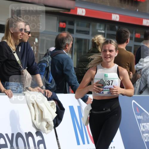 15.09.2024 - PSD Bank Halbmarathon Michael Strokosch http://msf.ph/oto/7062762 15.09.2024 11:50:01 Ziel 965, 1154, 1311, 1353, 1528, 1572, 1616, 1680, 1692, 1892, 1989, 2067, 3536, 3537 meine-sportfotos.de