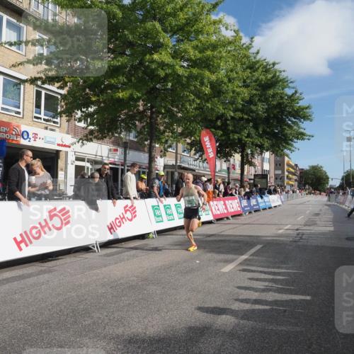 15.09.2024 - PSD Bank Halbmarathon Miley Keyser http://msf.ph/oto/7062765 15.09.2024 11:09:35 Ziel 402, 504, 505 meine-sportfotos.de