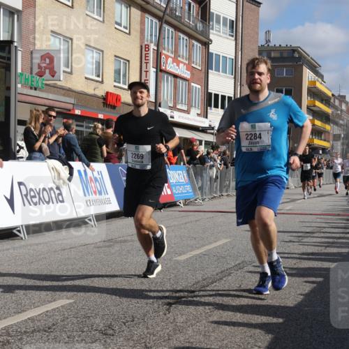 15.09.2024 - PSD Bank Halbmarathon Michael Strokosch http://msf.ph/oto/7063028 15.09.2024 11:50:51 Ziel 974, 1366, 1493, 1608, 1632, 1666, 1705, 2018, 2269, 2284, 2492, 2658, 2666, 2895, 3545 meine-sportfotos.de