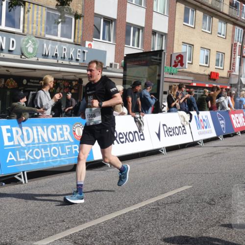 15.09.2024 - PSD Bank Halbmarathon Michael Strokosch http://msf.ph/oto/7063048 15.09.2024 11:50:55 Ziel 974, 1366, 1608, 1705, 1735, 2018, 2269, 2284, 2492, 2658, 2666, 2895, 3545 meine-sportfotos.de