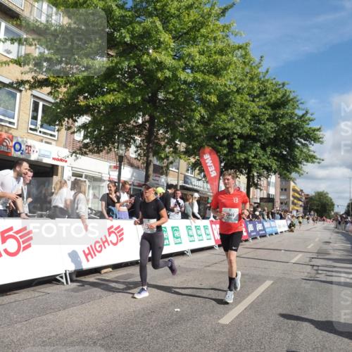 15.09.2024 - PSD Bank Halbmarathon Miley Keyser http://msf.ph/oto/7063292 15.09.2024 12:12:33 Ziel 2139, 2140, 2349, 3480 meine-sportfotos.de