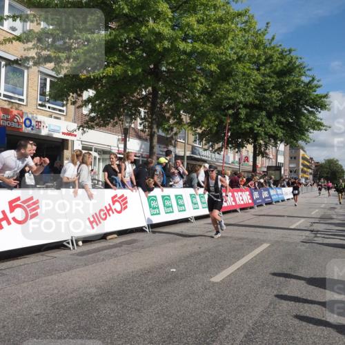 15.09.2024 - PSD Bank Halbmarathon Miley Keyser http://msf.ph/oto/7063339 15.09.2024 12:12:48 Ziel 2210, 2926, 3296 meine-sportfotos.de