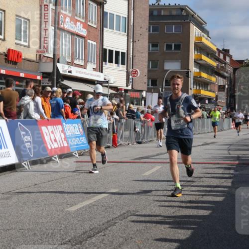 15.09.2024 - PSD Bank Halbmarathon Michael Strokosch http://msf.ph/oto/7063365 15.09.2024 11:51:56 Ziel 1494, 1552, 1606, 1661, 1793, 2493, 2536, 2725, 2775, 2825, 2835, 3518 meine-sportfotos.de