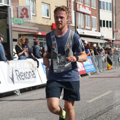 15.09.2024 - PSD Bank Halbmarathon Michael Strokosch http://msf.ph/oto/7063383 15.09.2024 11:51:58 Ziel 1494, 1552, 1606, 1661, 2493, 2536, 2725, 2775, 2825, 2835, 3518 meine-sportfotos.de