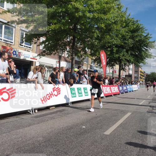 15.09.2024 - PSD Bank Halbmarathon Miley Keyser http://msf.ph/oto/7063384 15.09.2024 12:12:53 Ziel 1903, 2210, 2926, 3296 meine-sportfotos.de