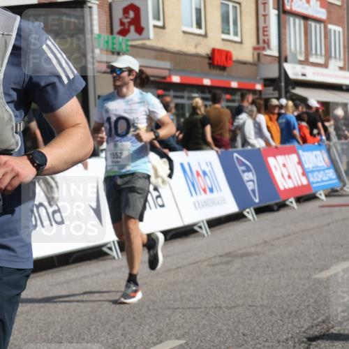 15.09.2024 - PSD Bank Halbmarathon Michael Strokosch http://msf.ph/oto/7063390 15.09.2024 11:51:59 Ziel 1354, 1552, 1606, 1661, 1667, 2493, 2536, 2725, 2775, 2825, 2835, 3518 meine-sportfotos.de