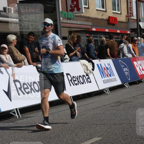 15.09.2024 - PSD Bank Halbmarathon Michael Strokosch http://msf.ph/oto/7063393 15.09.2024 11:51:59 Ziel 1354, 1552, 1606, 1661, 1667, 2493, 2536, 2725, 2775, 2825, 2835, 3518 meine-sportfotos.de