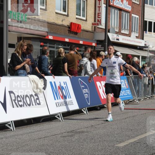 15.09.2024 - PSD Bank Halbmarathon Michael Strokosch http://msf.ph/oto/7063408 15.09.2024 11:52:02 Ziel 1354, 1552, 1606, 1661, 1667, 2493, 2655, 2775, 2825, 3518 meine-sportfotos.de