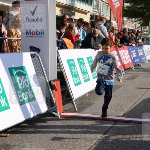 15.09.2024 - PSD Bank Halbmarathon Strokosch-Dieckow http://msf.ph/oto/7063427 15.09.2024 10:32:45 Ziel 40, 68, 157, 193, 232, 280, 301 meine-sportfotos.de