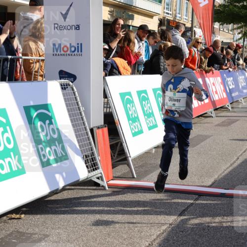 15.09.2024 - PSD Bank Halbmarathon Strokosch-Dieckow http://msf.ph/oto/7063459 15.09.2024 10:32:45 Ziel 40, 68, 157, 193, 232, 280, 301 meine-sportfotos.de