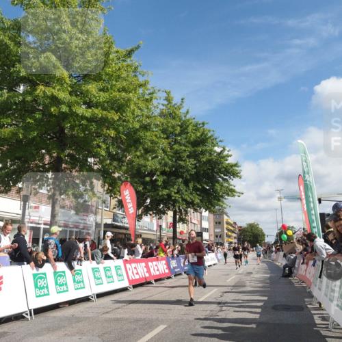 15.09.2024 - PSD Bank Halbmarathon Miley Keyser http://msf.ph/oto/7063647 15.09.2024 12:13:21 Ziel 1982, 2050, 2064, 2099, 2100, 2148, 2178, 2203, 2300, 2393, 3043, 3044, 3254, 3497 meine-sportfotos.de