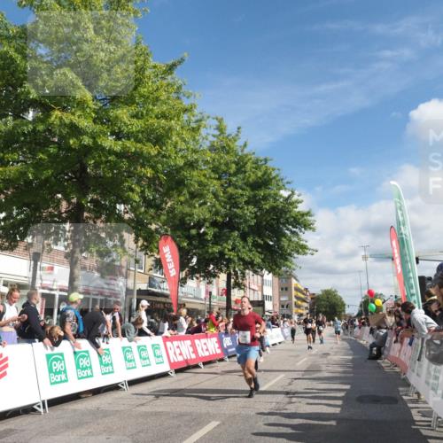 15.09.2024 - PSD Bank Halbmarathon Miley Keyser http://msf.ph/oto/7063652 15.09.2024 12:13:21 Ziel 1982, 2050, 2064, 2099, 2100, 2148, 2178, 2203, 2300, 2393, 3043, 3044, 3254, 3497 meine-sportfotos.de