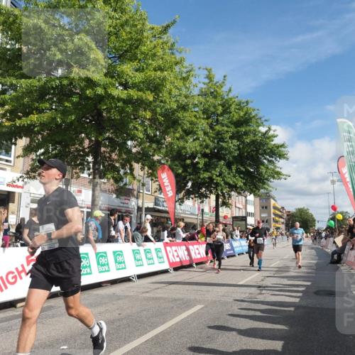 15.09.2024 - PSD Bank Halbmarathon Miley Keyser http://msf.ph/oto/7063752 15.09.2024 12:13:26 Ziel 1982, 2050, 2064, 2099, 2100, 2148, 2178, 2203, 2393, 3043, 3044, 3497, 3534 meine-sportfotos.de