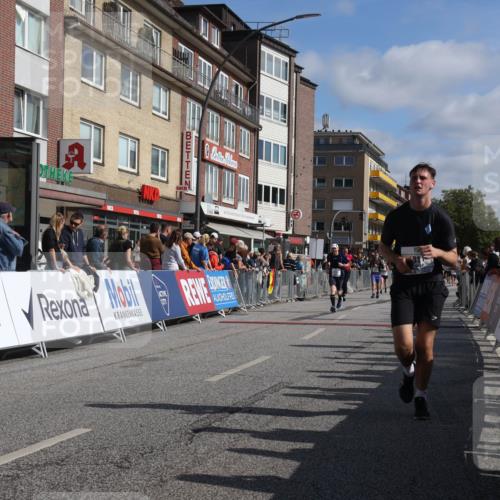 15.09.2024 - PSD Bank Halbmarathon Michael Strokosch http://msf.ph/oto/7063764 15.09.2024 11:52:52 Ziel 1188, 1416, 1511, 1543, 1573, 1676, 1754, 1808, 1811, 1907, 2130, 2174, 2553, 2663, 2741, 2744 meine-sportfotos.de