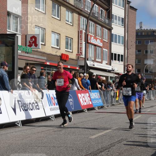 15.09.2024 - PSD Bank Halbmarathon Michael Strokosch http://msf.ph/oto/7063806 15.09.2024 11:52:59 Ziel 979, 1188, 1444, 1510, 1543, 1550, 1754, 1808, 1811, 2174, 2553 meine-sportfotos.de