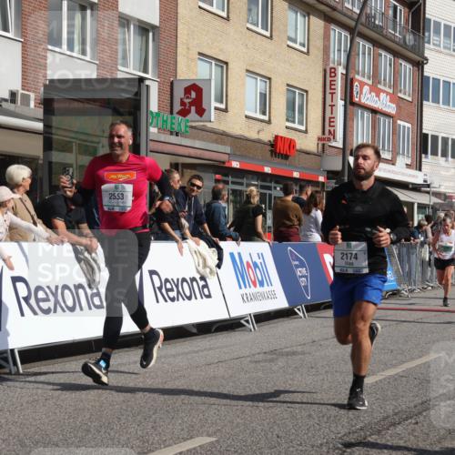 15.09.2024 - PSD Bank Halbmarathon Michael Strokosch http://msf.ph/oto/7063816 15.09.2024 11:53:00 Ziel 979, 1188, 1442, 1444, 1507, 1510, 1543, 1550, 1754, 1808, 1810, 1811, 2174, 2553 meine-sportfotos.de