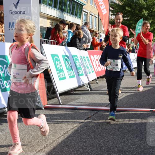 15.09.2024 - PSD Bank Halbmarathon Strokosch-Dieckow http://msf.ph/oto/7063830 15.09.2024 10:33:00 Ziel 1, 4, 33, 68, 83, 176, 182, 232, 241, 275, 283, 302 meine-sportfotos.de