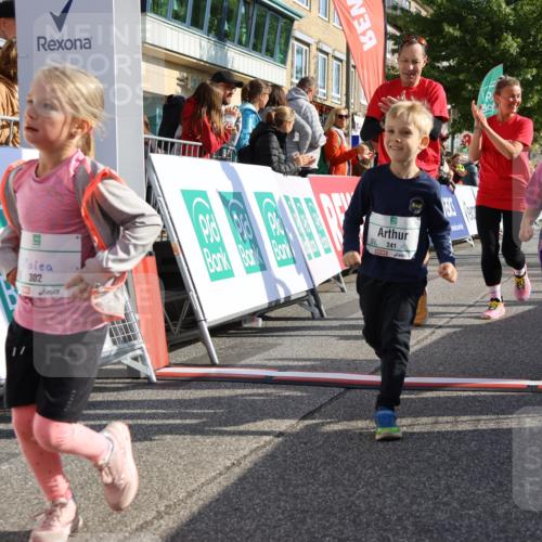 15.09.2024 - PSD Bank Halbmarathon Strokosch-Dieckow http://msf.ph/oto/7063848 15.09.2024 10:33:00 Ziel 1, 4, 33, 68, 83, 176, 182, 232, 241, 275, 283, 302 meine-sportfotos.de