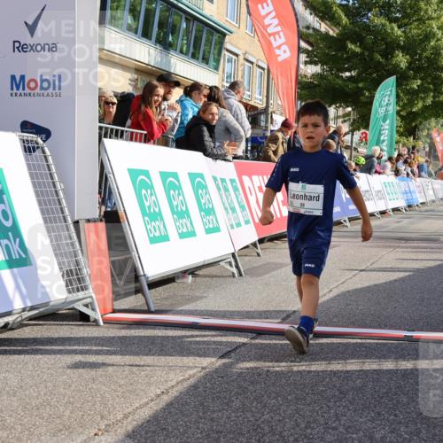 15.09.2024 - PSD Bank Halbmarathon Strokosch-Dieckow http://msf.ph/oto/7063980 15.09.2024 10:33:05 Ziel 1, 4, 33, 83, 176, 182, 232, 241, 275, 283, 302 meine-sportfotos.de