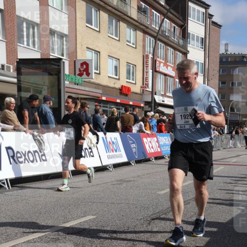 15.09.2024 - PSD Bank Halbmarathon Michael Strokosch http://msf.ph/oto/7063987 15.09.2024 11:53:24 Ziel 1495, 1561, 1601, 1727, 1915, 1916, 1925, 2224, 2499, 2571, 2753, 2814 meine-sportfotos.de