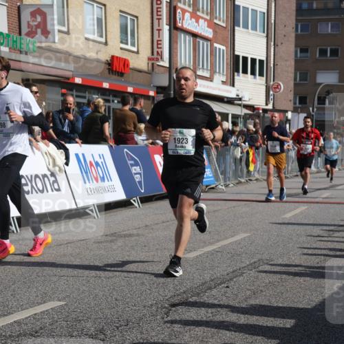 15.09.2024 - PSD Bank Halbmarathon Michael Strokosch http://msf.ph/oto/7064097 15.09.2024 11:53:43 Ziel 1267, 1295, 1503, 1506, 1561, 1621, 1638, 1669, 1916, 1923, 2146, 2498, 2516, 2815 meine-sportfotos.de