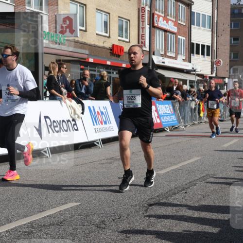 15.09.2024 - PSD Bank Halbmarathon Michael Strokosch http://msf.ph/oto/7064100 15.09.2024 11:53:43 Ziel 1267, 1295, 1503, 1506, 1561, 1621, 1638, 1669, 1916, 1923, 2146, 2498, 2516, 2815 meine-sportfotos.de