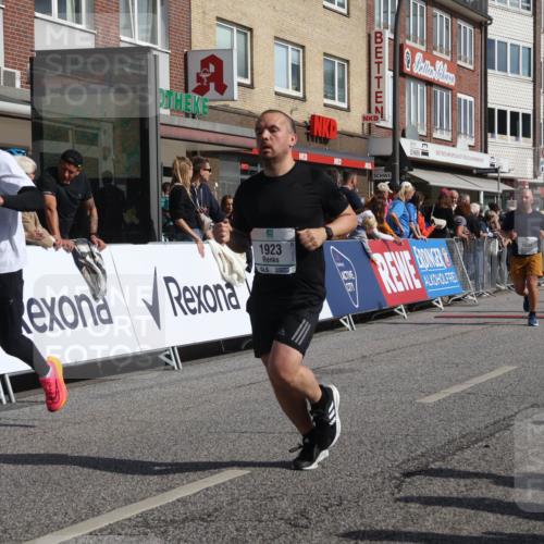 15.09.2024 - PSD Bank Halbmarathon Michael Strokosch http://msf.ph/oto/7064103 15.09.2024 11:53:43 Ziel 1267, 1295, 1503, 1506, 1561, 1621, 1638, 1669, 1916, 1923, 2146, 2498, 2516, 2815 meine-sportfotos.de