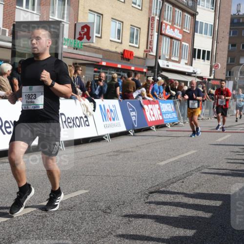 15.09.2024 - PSD Bank Halbmarathon Michael Strokosch http://msf.ph/oto/7064105 15.09.2024 11:53:44 Ziel 1267, 1295, 1503, 1506, 1621, 1638, 1669, 1923, 2146, 2416, 2498, 2516, 2815 meine-sportfotos.de