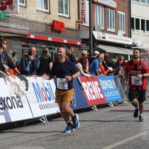 15.09.2024 - PSD Bank Halbmarathon Michael Strokosch http://msf.ph/oto/7064116 15.09.2024 11:53:45 Ziel 1267, 1295, 1503, 1506, 1621, 1638, 1669, 1923, 2146, 2416, 2498, 2516, 2815 meine-sportfotos.de