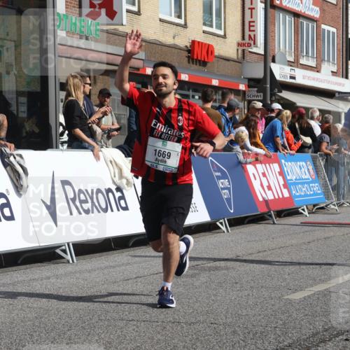 15.09.2024 - PSD Bank Halbmarathon Michael Strokosch http://msf.ph/oto/7064130 15.09.2024 11:53:47 Ziel 1267, 1295, 1503, 1506, 1638, 1669, 1923, 2416, 2498, 2516, 2815 meine-sportfotos.de