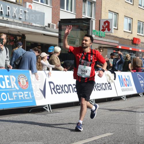 15.09.2024 - PSD Bank Halbmarathon Michael Strokosch http://msf.ph/oto/7064133 15.09.2024 11:53:47 Ziel 1267, 1295, 1503, 1506, 1638, 1669, 1923, 2416, 2498, 2516, 2815 meine-sportfotos.de