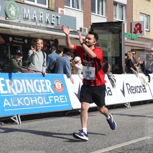 15.09.2024 - PSD Bank Halbmarathon Michael Strokosch http://msf.ph/oto/7064135 15.09.2024 11:53:48 Ziel 1267, 1503, 1506, 1638, 1669, 1807, 1923, 2416, 2498, 2516, 2815 meine-sportfotos.de
