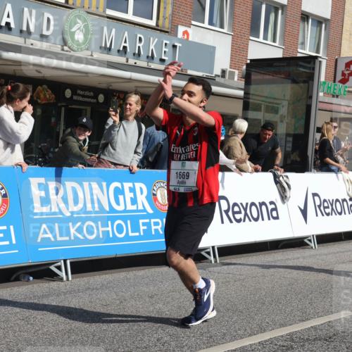 15.09.2024 - PSD Bank Halbmarathon Michael Strokosch http://msf.ph/oto/7064137 15.09.2024 11:53:48 Ziel 1267, 1503, 1506, 1638, 1669, 1807, 1923, 2416, 2498, 2516, 2815 meine-sportfotos.de