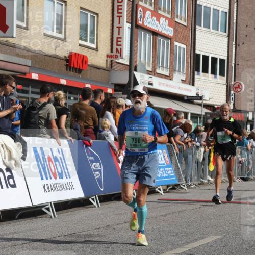 15.09.2024 - PSD Bank Halbmarathon Michael Strokosch http://msf.ph/oto/7064380 15.09.2024 11:54:31 Ziel 758, 790, 1205, 1770, 1794, 1871, 1887, 1924, 1927, 2687, 2818, 2925 meine-sportfotos.de